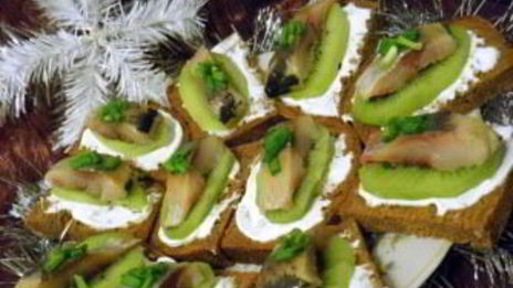 канапе с селедкой и картошкой