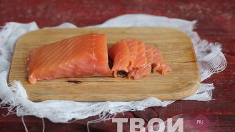 канапе с семгой и паштетом из оливок и маслин