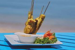 Канапе с соусом из карри, кокоса и ананаса