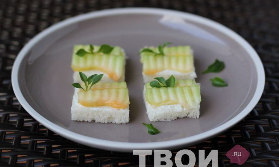 Рецепт канапе с сыром и дыней