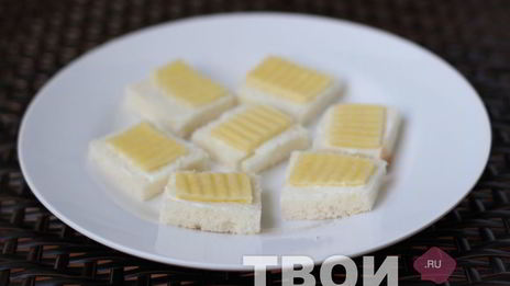 канапе с сыром и дыней