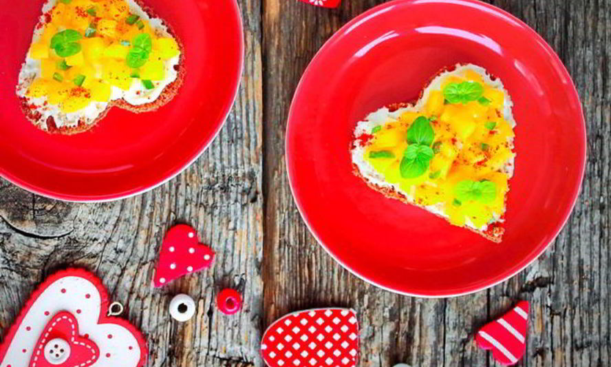 Рецепт канапе с сыром и пряным манго