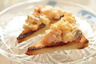 Канапе с сыром, яблоком и орехами