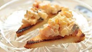 Канапе с сыром, яблоком и орехами