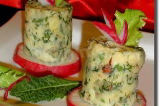 Канапе сыр с грецким орехом Башенки