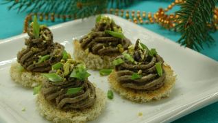 Новогодние канапе Елочки из печеночного паштета