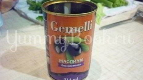 пикантные канапе с сыром, фруктами и маслинами