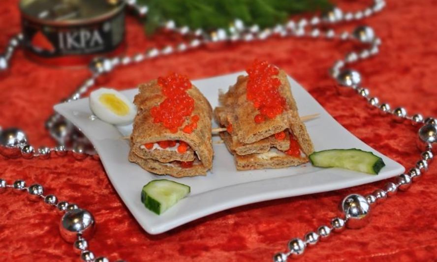 Рецепт простые канапе с сыром огурцом и икрой из хлебцев