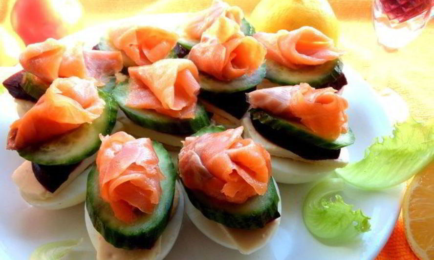 Рецепт рыбное канапе на маринованных яйцах