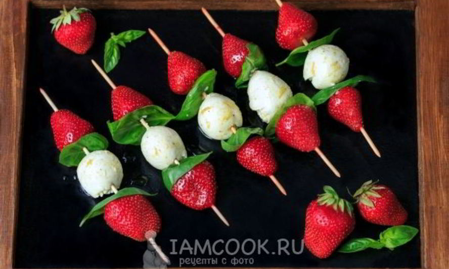 Рецепт капрезе с клубникой