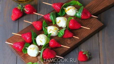 капрезе с клубникой