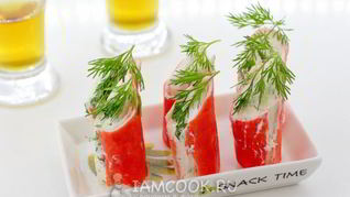 Крабовые палочки, фаршированные творогом и зеленью