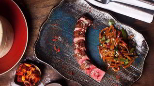 Маринованный тунец с лапшой удон