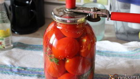 маринованные помидоры с базиликом и семенами горчицы