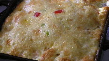 фриттата осенняя с лососем, сладким перцем и луком-пореем