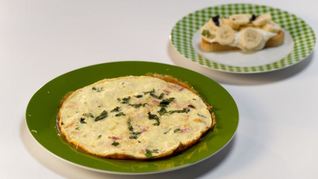 Фриттата с беконом и луком-пореем