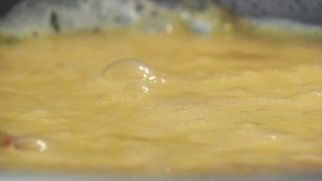 фриттата с беконом и луком-пореем