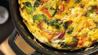 Фриттата с брокколи и сладким перцем