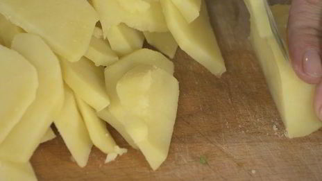 фриттата с картофелем, сладким перцем и зеленым луком