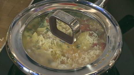 фриттата с картофелем, сладким перцем и зеленым луком