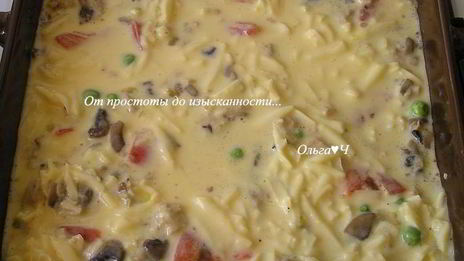 фриттата с курицей, грибами и зеленым горошком