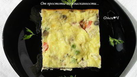фриттата с курицей, грибами и зеленым горошком