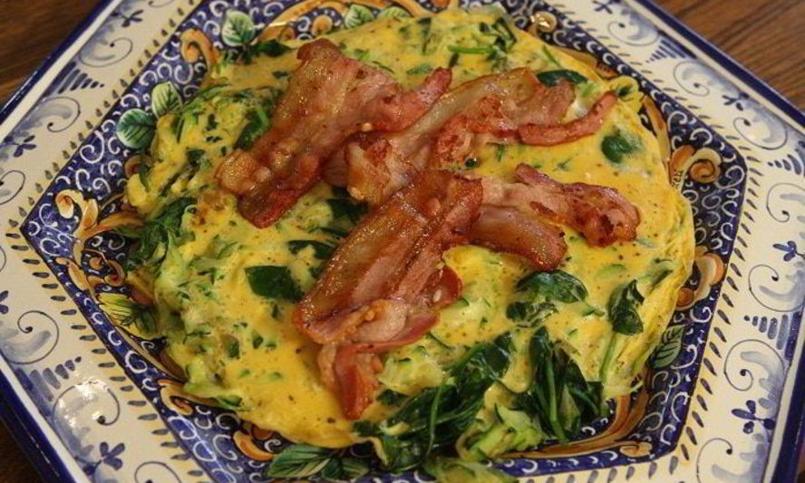 Рецепт фриттата с цукини, беконом и шпинатом