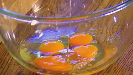 фриттата с цукини, беконом и шпинатом