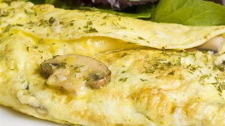 Нежный омлет с грибами, специями и сыром