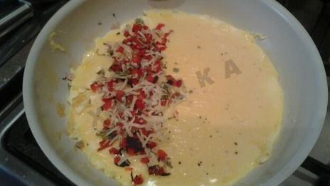 омлет фаршированный с помидорами и перцем
