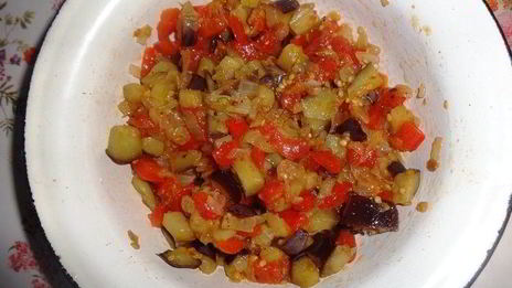 омлет с баклажаном и помидорами