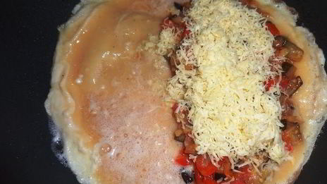 омлет с баклажаном и помидорами