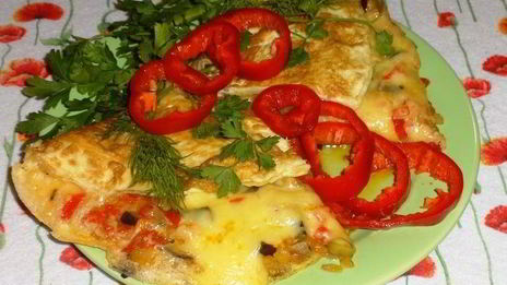 омлет с баклажаном и помидорами