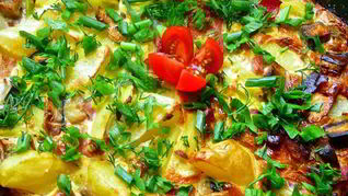 Омлет с грибами, беконом и фасолью