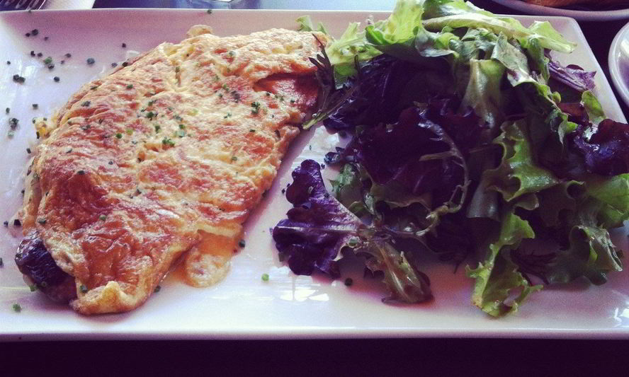 Рецепт омлет с грибами и сыром