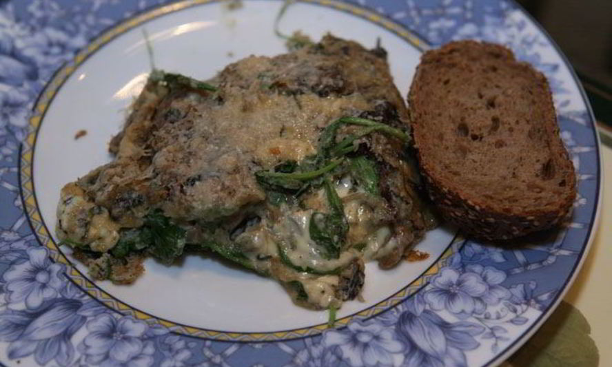 Рецепт омлет с грибами, руколой и голубым сыром