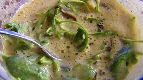 омлет с грибами, руколой и голубым сыром