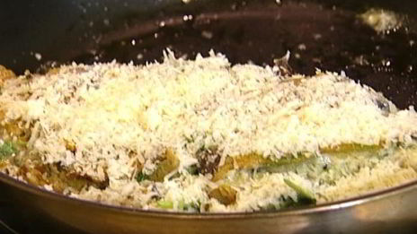 омлет с грибами, руколой и голубым сыром