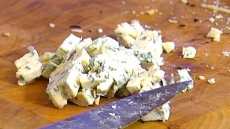 омлет с грибами, руколой и голубым сыром