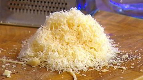 омлет с грибами, руколой и голубым сыром