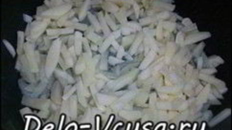 омлет с картошкой, сосисками, зеленью и плавлеными сырками в духовке