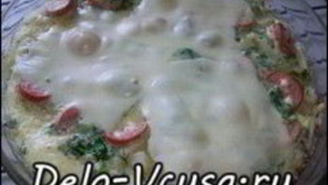 омлет с картошкой, сосисками, зеленью и плавлеными сырками в духовке