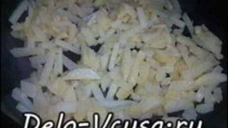 омлет с картошкой, сосисками, зеленью и плавлеными сырками в духовке