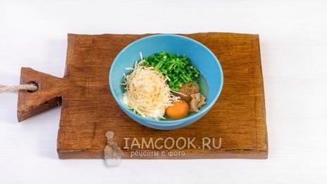 омлет с колбасой в булочке