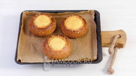 омлет с колбасой в булочке