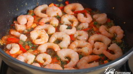 омлет с креветками и овощами