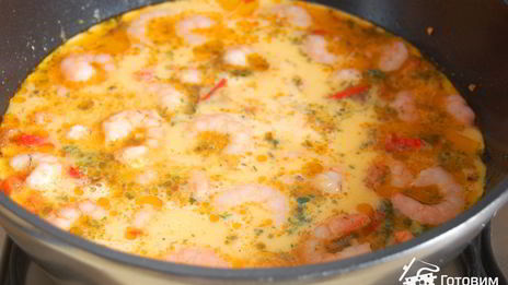 омлет с креветками и овощами