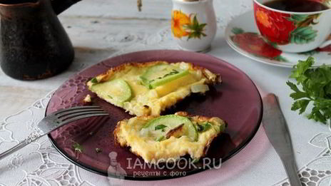 омлет с обжаренными кабачками