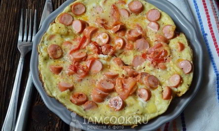 Рецепт омлет с сосисками и помидорами