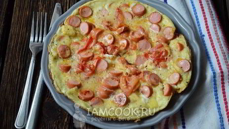 омлет с сосисками и помидорами